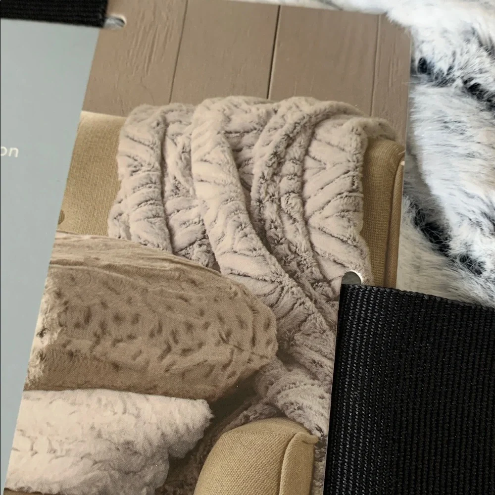 CUDDL DUDS Cozy Soft Sculpted Faux Fur Throw Gray White 50" X 60" New! - Picture 2 of 4